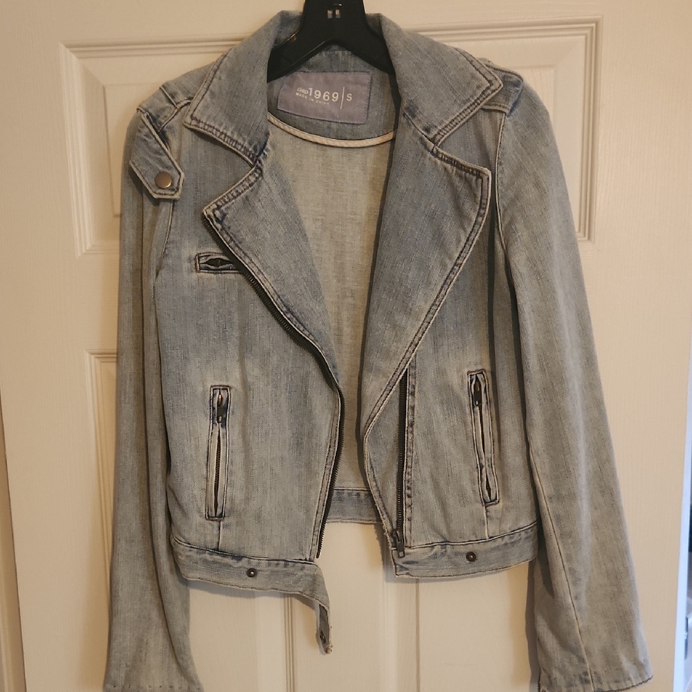 GAP 1969 Women's Classic Light Blue Jean Jacket